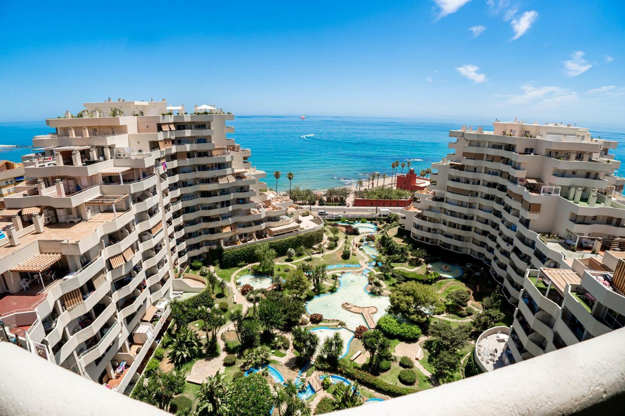 Benalbeach Apartamento Con Vistas Maravillosas Malaga Bagian luar foto